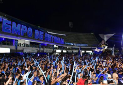 Sob chuva e emoção, Caprichoso lota Sambódromo em dois dias e transforma o lançamento do Álbum 2025 em festa histórica