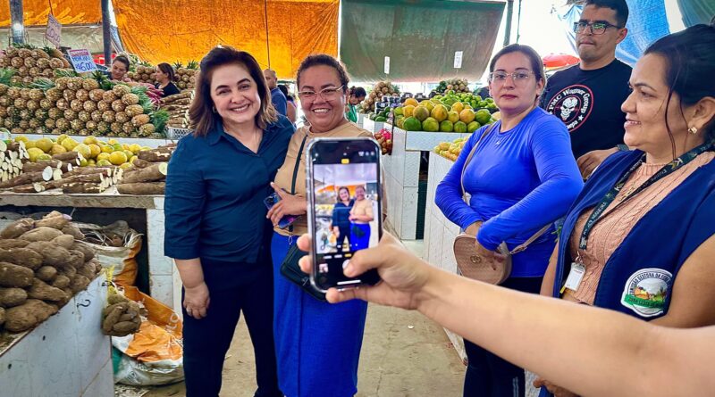 Pré-candidata ao governo, Maria do Carmo começa visita a comunidades na feira do Produtor