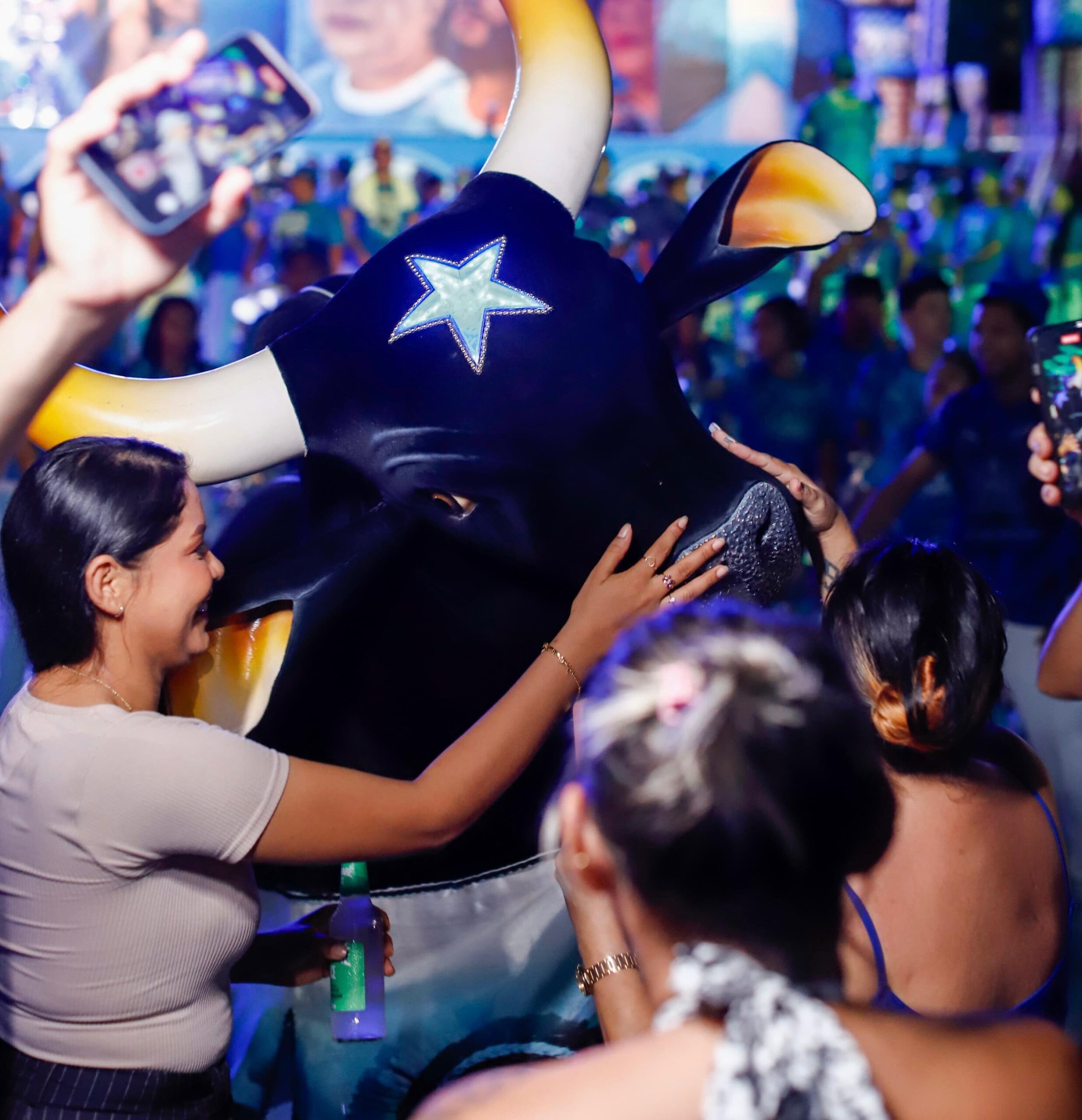 Missa, Show e emoção marcam homenagem do Boi Caprichoso às mães azuladas