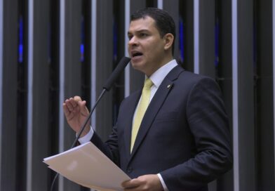 Saullo Vianna reage à crise aérea que atinge o Amazonas