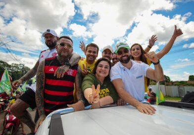 ’Tropa da Professora’: Maria do Carmo e comitiva arrastam multidão em Itacoatiara