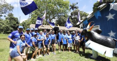 Presidente Rossy Amoedo entrega réplica do Boi Caprichoso e marca o Parananema como território azulado