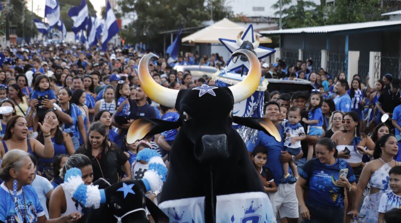 Histórico: Caprichoso reúne multidão de torcedores mirins no Boizinho de Rua