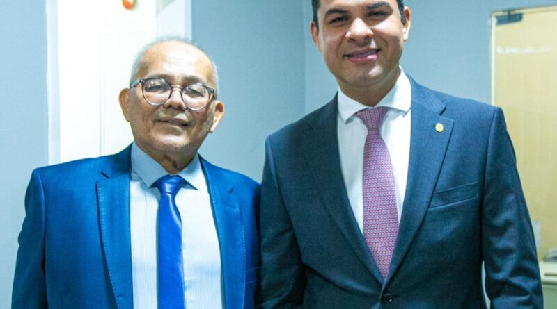 Saullo Vianna prestigia homenagem a Rai Cardoso em Parintins