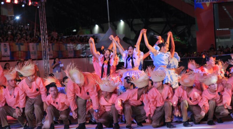 Quadrilhas, danças e bois mirins dão início ao 59º Festival Folclórico de Parintins