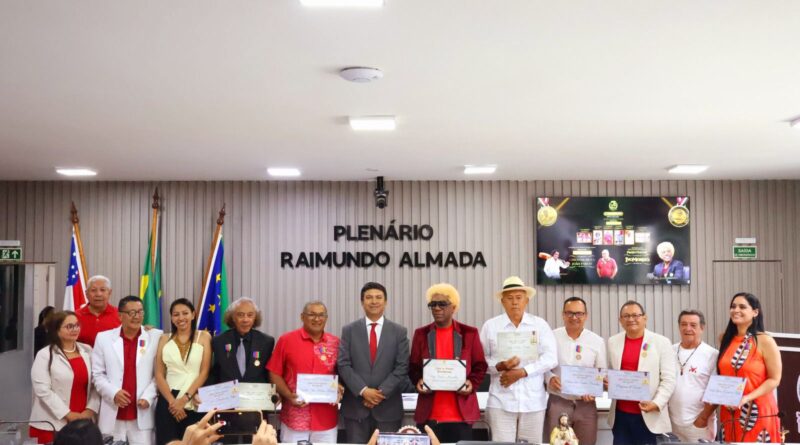 Câmara de Parintins rende homenagens a personalidades e instituições que fortalecem a cultura e a identidade do município
