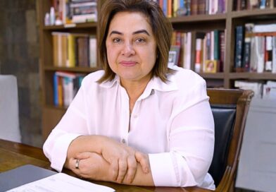“Abrir a torneira virou um ato de coragem”, diz Professora Maria do Carmo ao apresentar laudo que confirma água imprópria no interior do Amazonas
