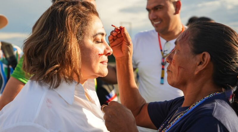 Sob bênção de lideranças indígenas, Maria do Carmo visita regiões nunca alcançadas por pré-candidatos ao Governo
