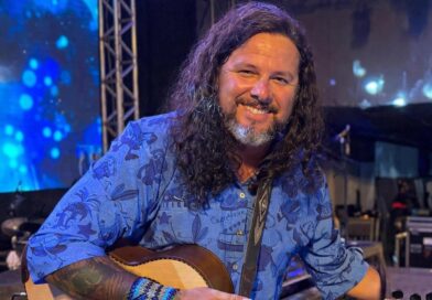 No Dia do Folclore, Salomão Rossy celebra a cultura de Parintins com “Antologia Parintins”