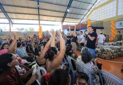 Ação Eu Amo Parintins reúne milhares de pessoas e entrega cerca de mil cestas básicas no Itaúna II