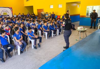 Combate à violência contra a mulher: Polícia Militar palestra sobre o Agosto Lilás na escola Santa Luzia do Macurany