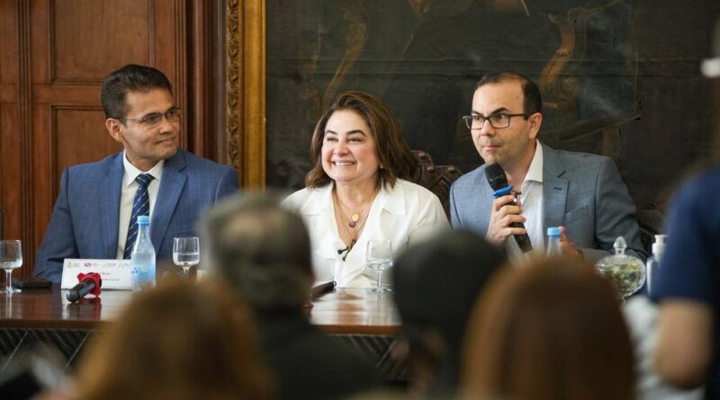 Professora Maria do Carmo apresenta prévia de plano de governo em encontro com comerciantes do Estado