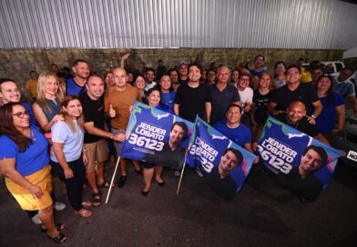 Jender Lobato apresenta oficialmente número 36.123 em grande adesivaço em Manaus