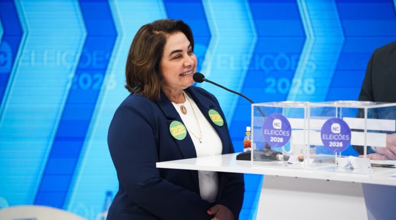 Professora Maria confronta Roberto Cidade em debate: ‘Enquanto as pessoas fecharam caixões, vocês fecharam contratos’