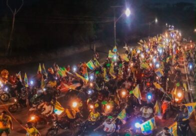 Professora Maria mostra força da mudança em Borba e leva milhares de pessoas às ruas em motocarreata