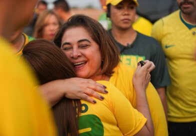 É VIRADA! Professora Maria encerra campanha nas ruas com Onda 22 em Manacapuru