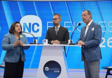 Professora Maria confronta Omar sobre propostas ambientais