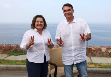 ‘É Flávio e Maria 22’: Flávio Bolsonaro pede voto útil no Amazonas e reforça dobradinha da direita