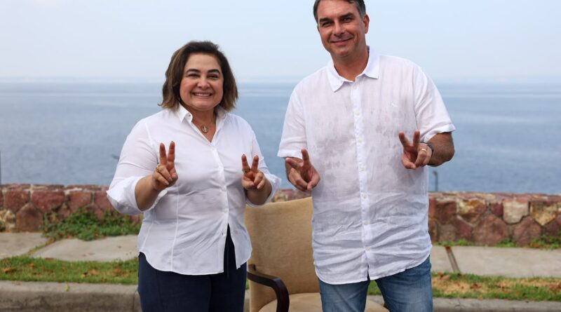 ‘É Flávio e Maria 22’: Flávio Bolsonaro pede voto útil no Amazonas e reforça dobradinha da direita