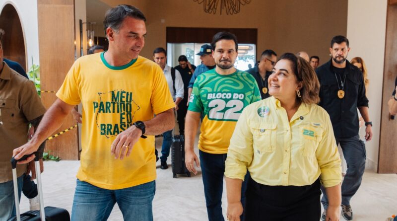 Flávio Bolsonaro e Nikolas Ferreira desembarcam em Manaus para maior ato da direita no Norte e colocam Amazonas no centro da virada nacional