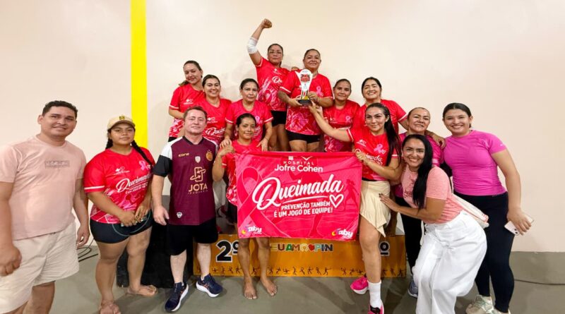 Profissionais da saúde participam de torneio de queimada no encerramento do Outubro Rosa em Parintins
